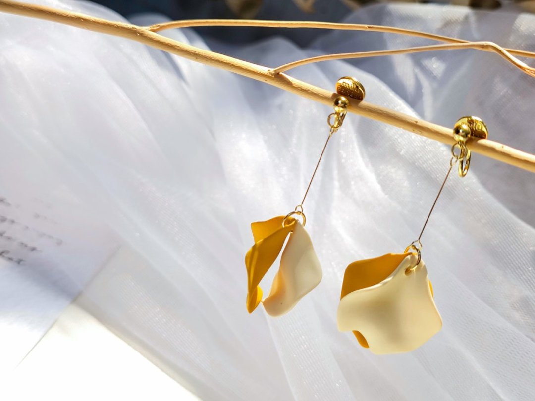 和煦阳光的午后日常  | 没耳洞好朋友系列| 夹式耳环 - 耳环/耳夹 - 其他材质 黄色