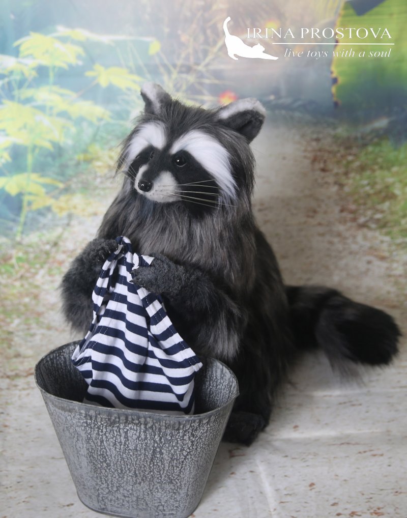 Raccoon realistic toy. Stuffed animals. Poseable art doll - 玩偶/公仔 - 其他材质 灰色