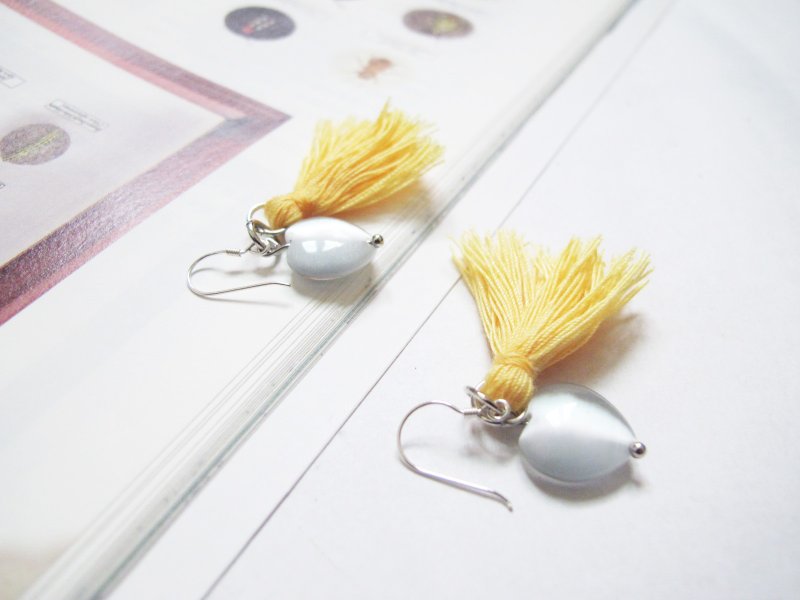 mint neiff-月光光泽爱心小流苏纯银耳环 夹式/穿式 - 耳环/耳夹 - 棉．麻 黄色