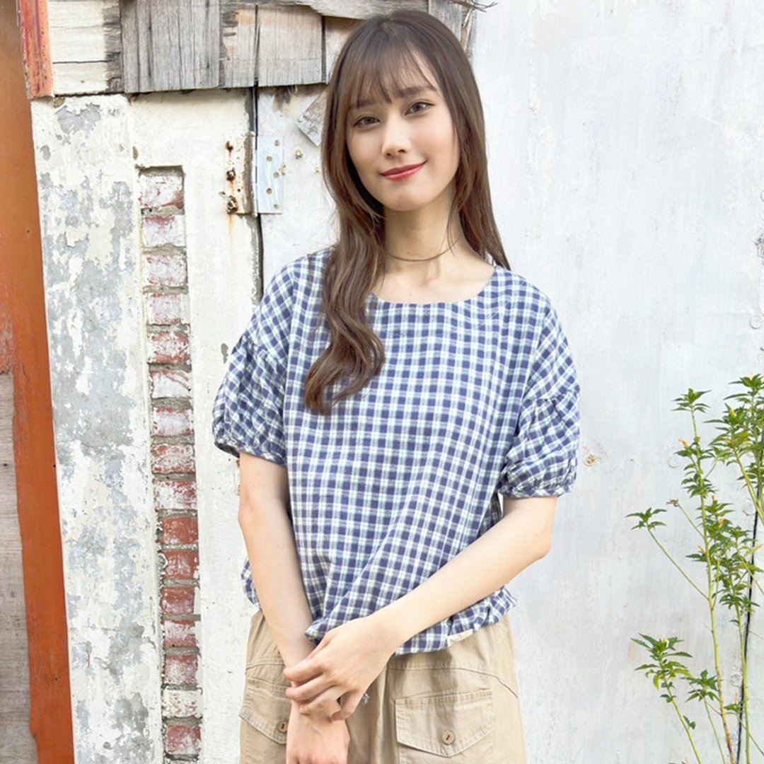 Hana Mokuba 圆领泡袖绑带收口格纹上衣 - 女装上衣 - 棉．麻 