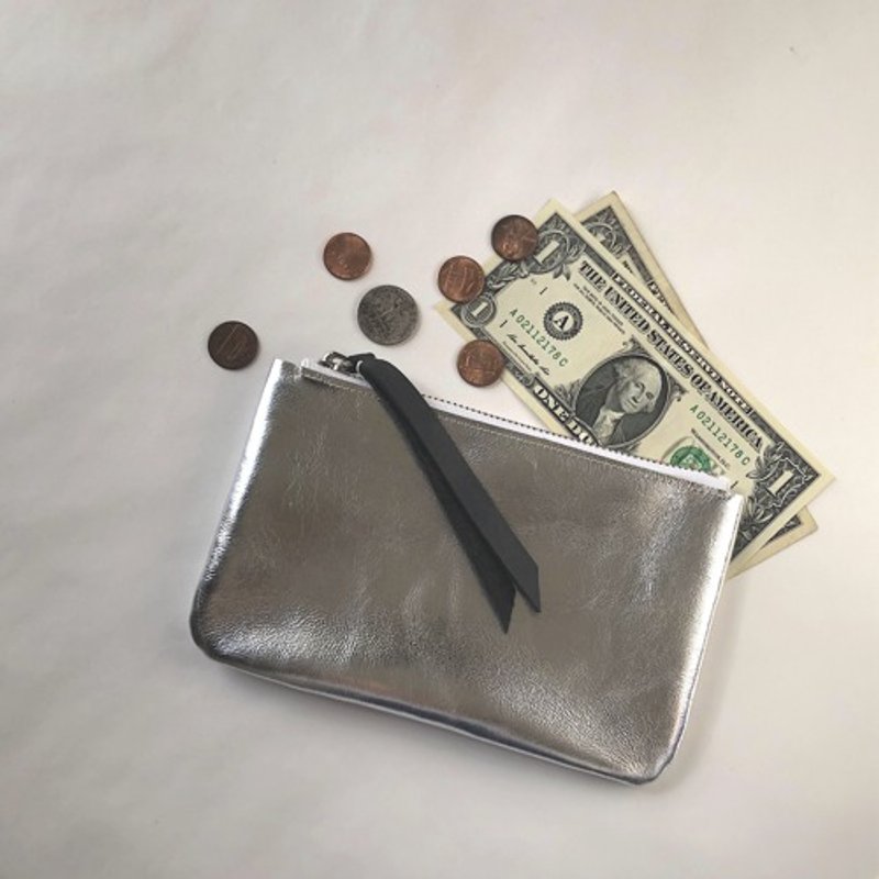 钱包 简约修身钱包 内部附简单隔层的长夹 加长拉链头，方便打开 Simple Wallet - 皮夹/钱包 - 真皮 银色