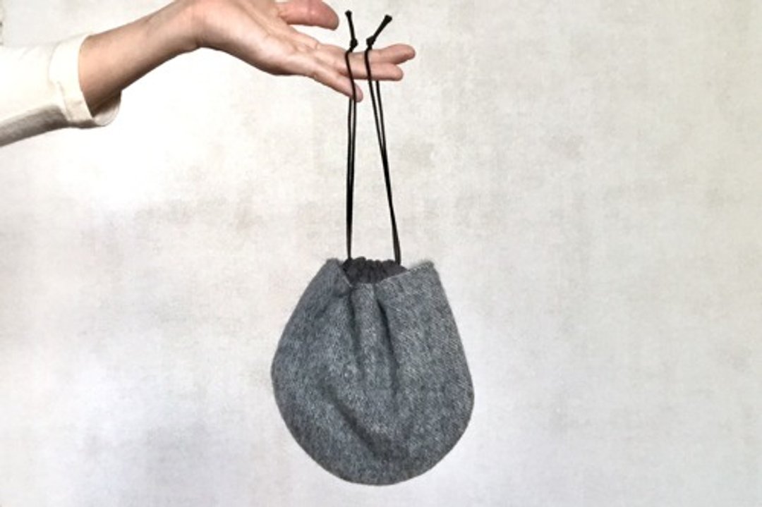 Round pouch Gray - 化妆包/杂物包 - 羊毛 灰色