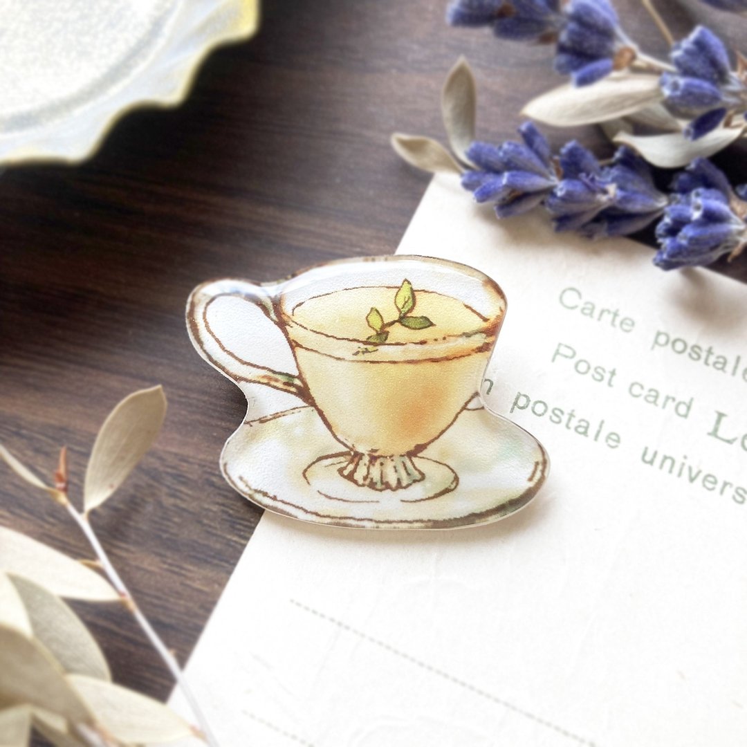 Milkteacup brooc milk teacup brooch black tea - 胸针 - 塑料 咖啡色