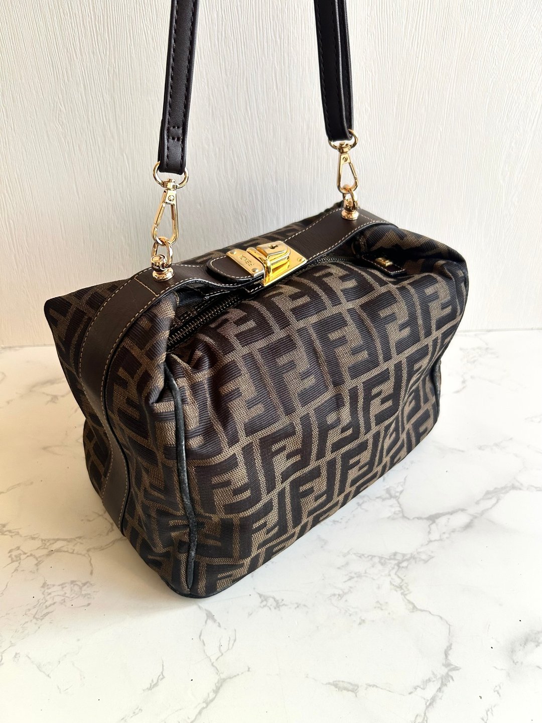 绝版中古包 Fendi 老花金扣饭盒包 侧背包 斜背包 斜孭包 单肩包 - 侧背包/斜挎包 - 真皮 咖啡色