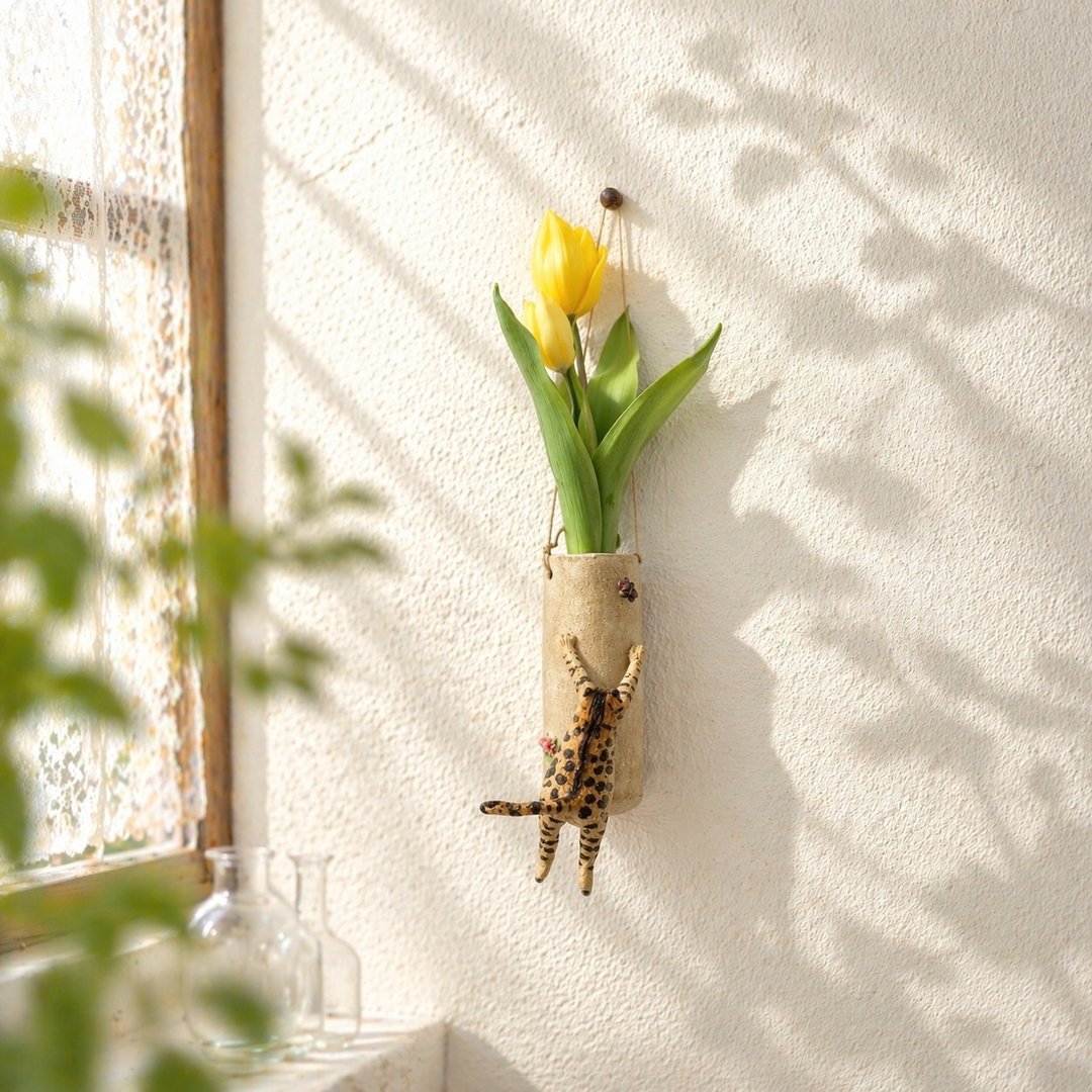 孟加拉猫壁挂花器 一轮插 扑向蝴蝶瞬间 郁金香 手作 花器 居家装 - 花瓶/陶器 - 树脂 咖啡色