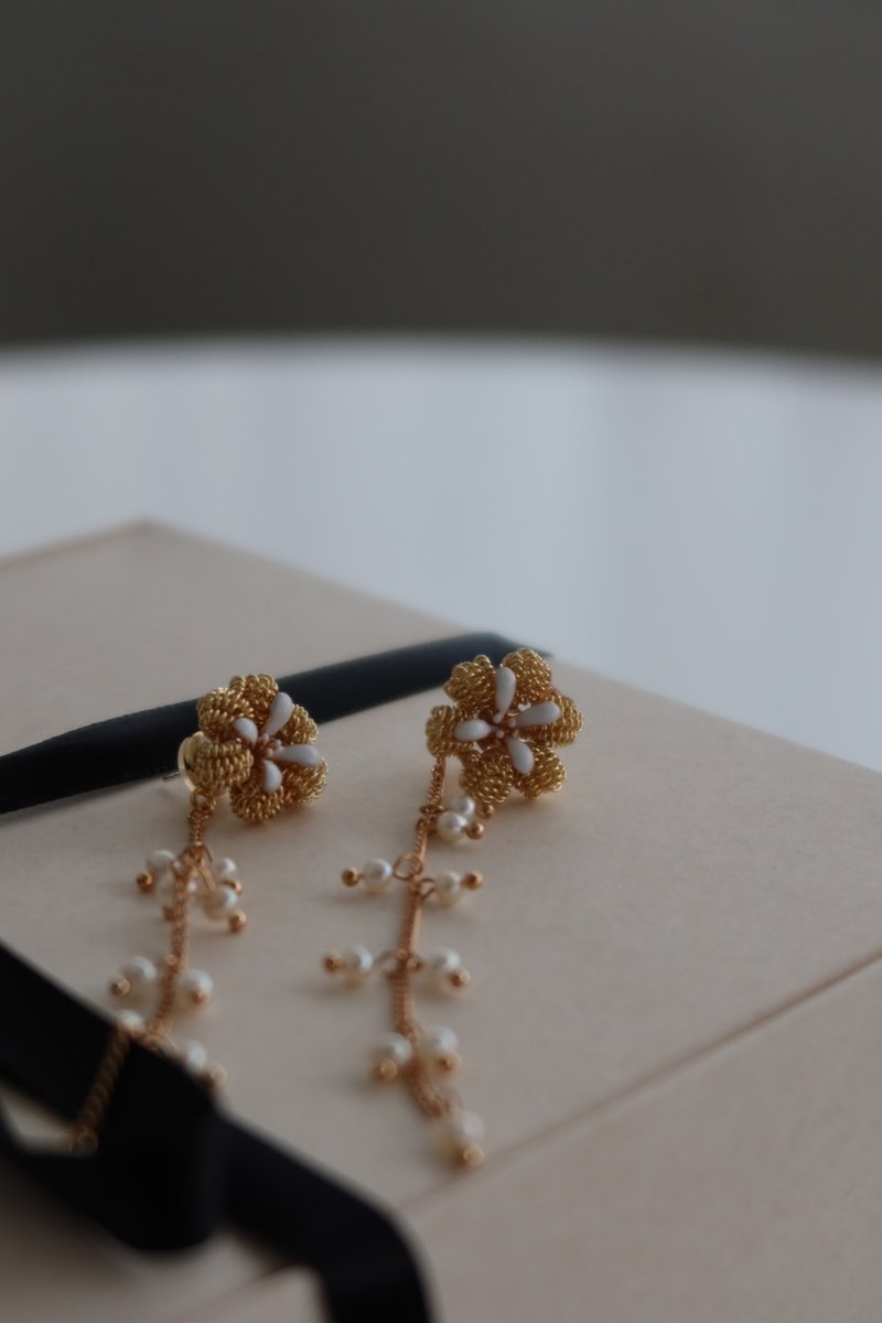 晨曦雏菊耳环\耳夹可 925银针 花饰品 雕菊 夹式耳环 可爱饰品 - 耳环/耳夹 - 其他材质 金色