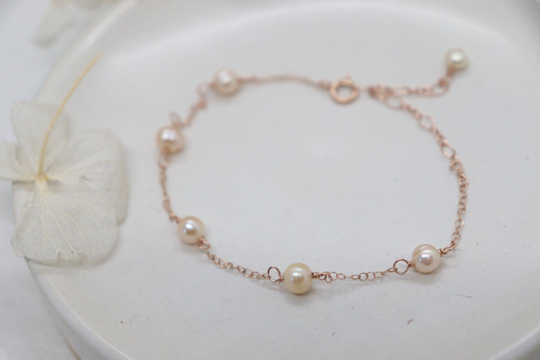 (14K 包金) 细致 4-5mm 淡水珍珠手链．婚礼饰品 - 手链/手环 - 珍珠 金色