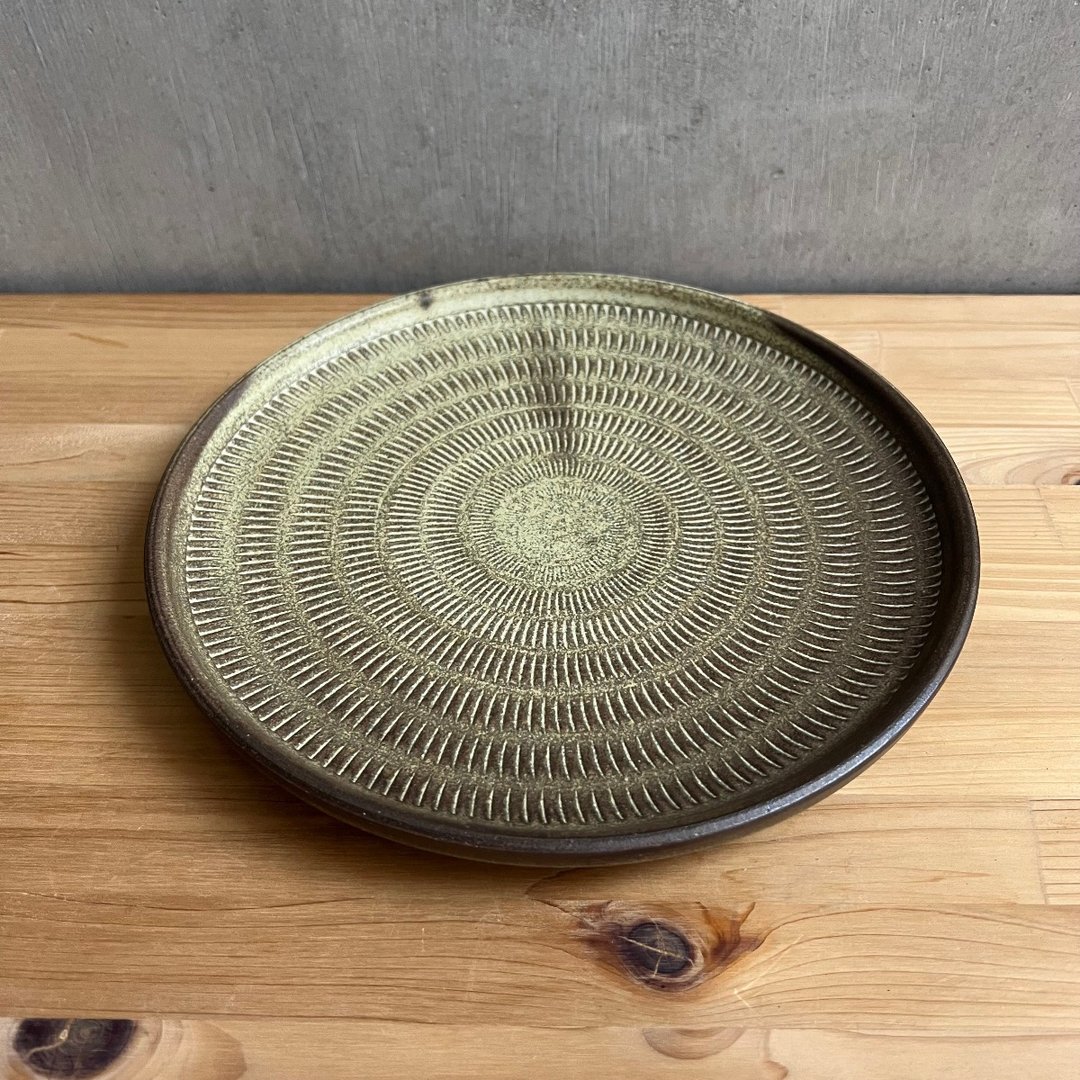 小石原烧 翁明窑元 飞刨 边立盘 22.0cm 黄色 哑光 和式餐具 单盘 - 盘子/餐盘/盘架 - 陶 黄色