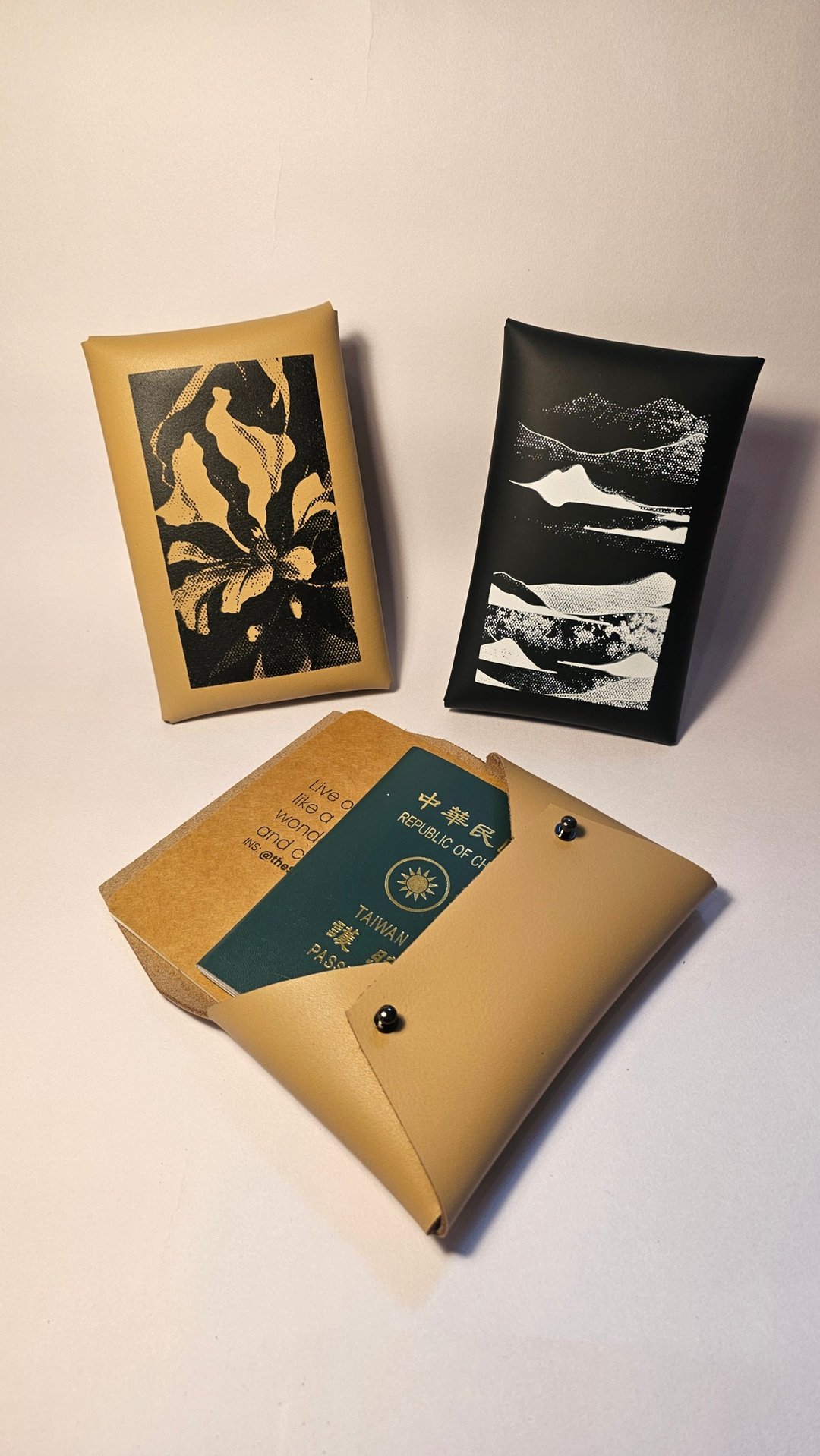 皮革手工绢印护照包 Passport Holder - 护照夹/护照套 - 真皮 卡其色