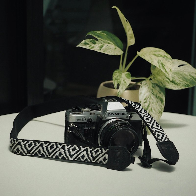 Boho Black (restock)  / SMALL SIZE  / CAMERA STRAP by YES IDID. - 相机背带/脚架 - 人造皮革 黑色