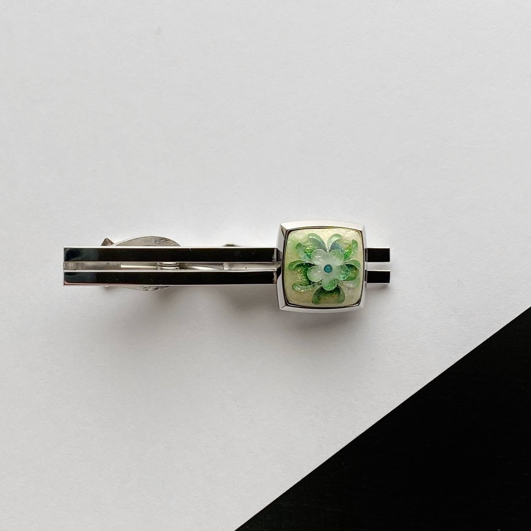 Silver arabesque [Wakakusa Bright Green] Cloisonne tie pin Pure silver womb Wired Cloisonne - 领带/领带夹 - 其他材质 绿色