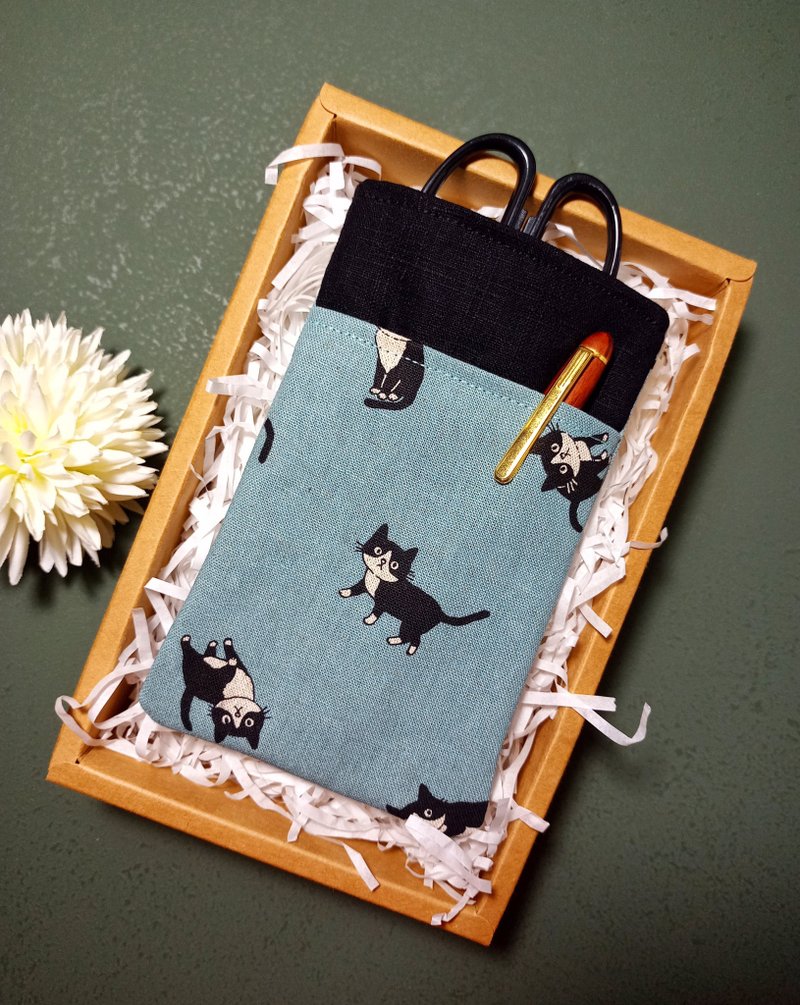 手工缝制-护理师/医师 双层笔袋-配色款(奔驰猫) - 铅笔盒/笔袋 - 棉．麻 多色