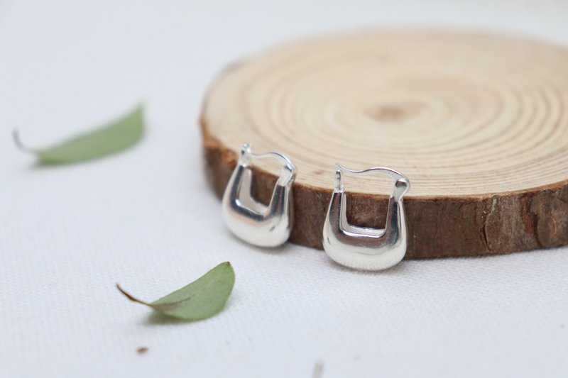 925 纯银 • 手工制作、份量十足的马蹄造型圆形耳环 - 耳环/耳夹 - 纯银 银色