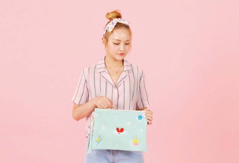 Dear My Universe 涂鸦宇宙手拿包 - 薄荷绿 - 手提包/手提袋 - 真皮 绿色