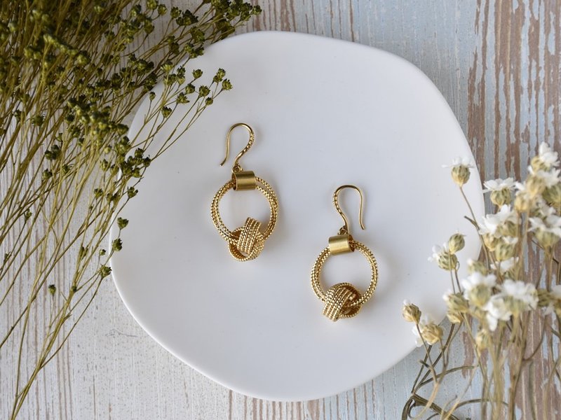 百搭个性款圆形垂吊式耳环 - 耳环/耳夹 - 铜/黄铜 金色