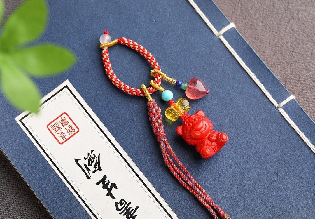 天然原矿朱砂精品红砂 草莓熊 包挂 钥匙挂 含量高达95%以上 - 项链 - 宝石 