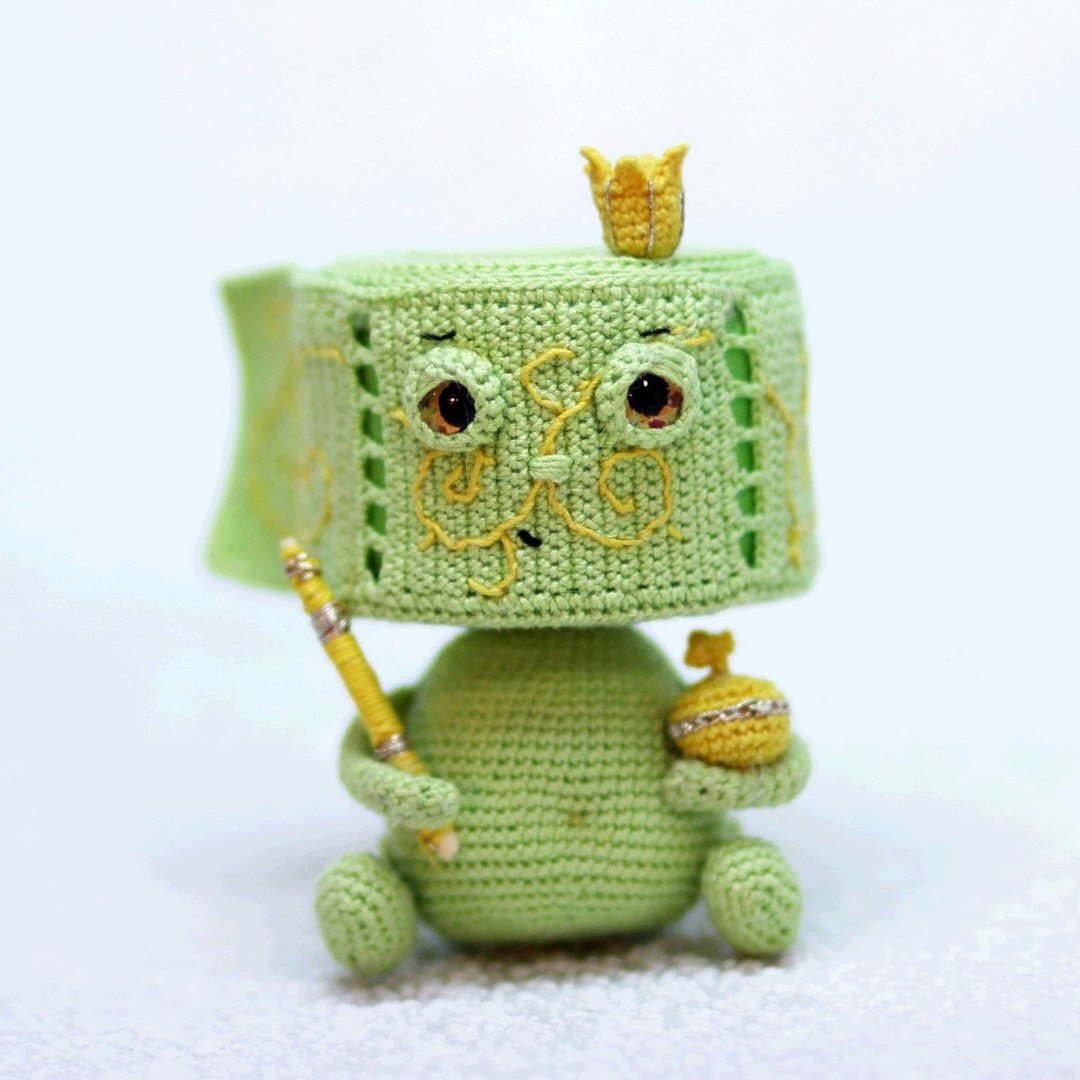Toilet paper interior doll, Funny amigurumi housewarming gift for bathroom decor - 玩偶/公仔 - 棉 绿色
