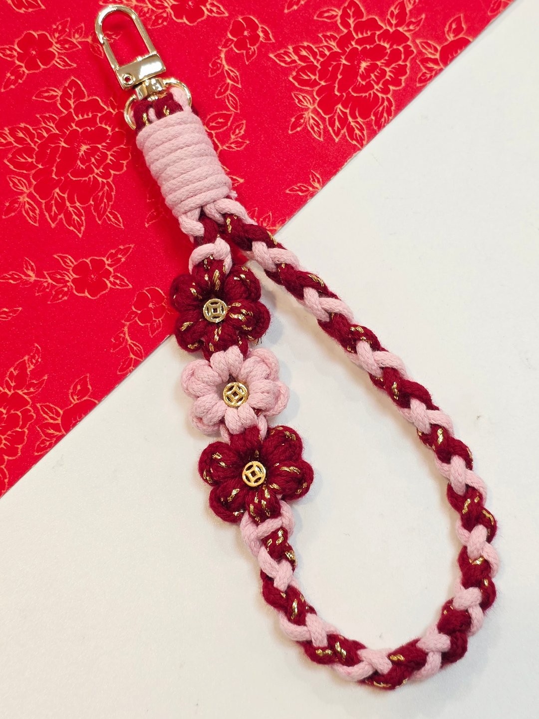 F.S.H 过年款设计。有钱花(红粉)。编织款手腕手机绳 - 挂绳/吊绳 - 棉 红色
