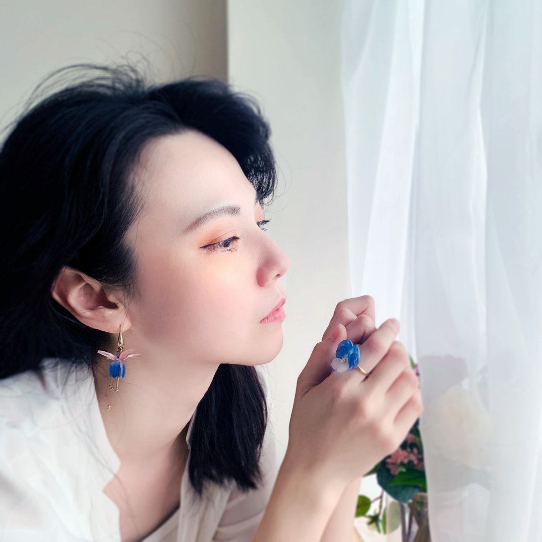 耳环 吊钟花 树脂 耳勾 耳夹 礼物 礼盒 蓝 手工  生日 情人节 - 耳环/耳夹 - 绣线 多色