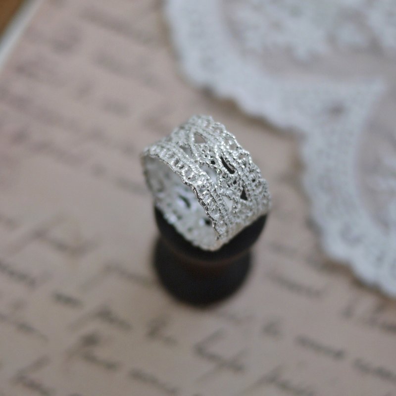 英格兰蕾丝戒指 纯银手工 经典优雅沈稳 - 戒指 - 纯银 银色