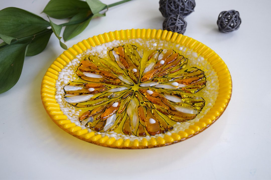 Fused glass dessert dish with lemons - Fused glass art - Lemon candy plates - 盘子/餐盘/盘架 - 玻璃 黄色