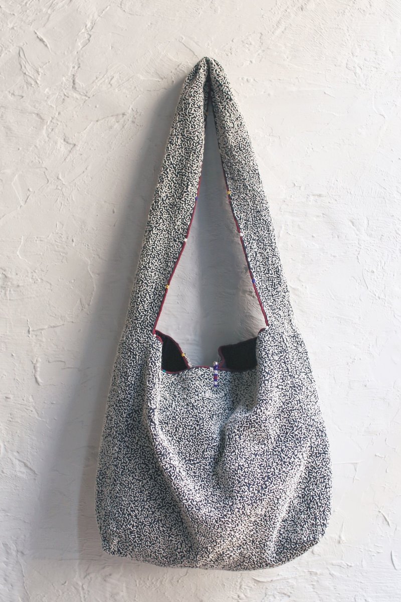 OMAKE古布刺绣肩背提袋(交叉) - 侧背包/斜挎包 - 棉．麻 蓝色