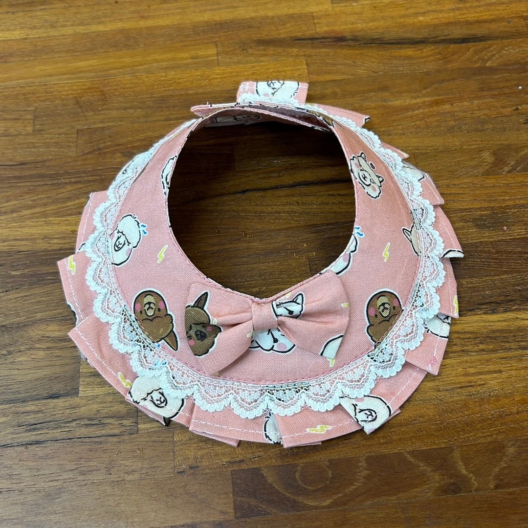 超仙宠物领巾上架啦/羊玫瑰晚宴白蕾丝/奈伊毛小孩的美妆造型领巾 - 衣/帽 - 棉 粉红色