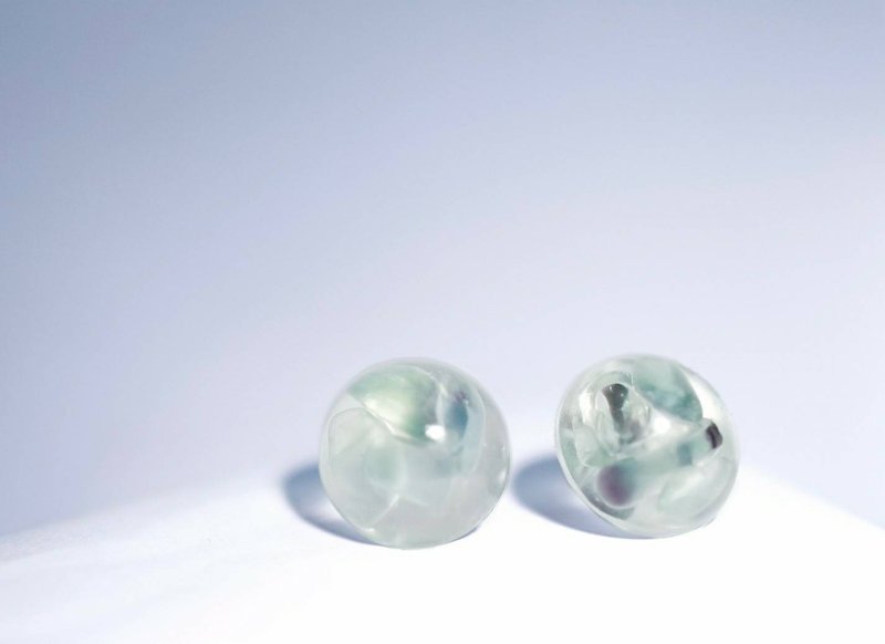 收藏极光 银针 手作耳环 - 耳环/耳夹 - 树脂 透明