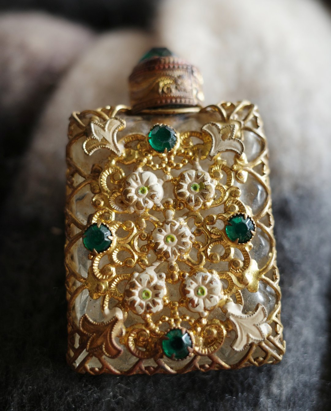 古董金色蕾丝雕花绿色莱茵石香水罐 T104 - 花瓶/陶器 - 其他金属 银色