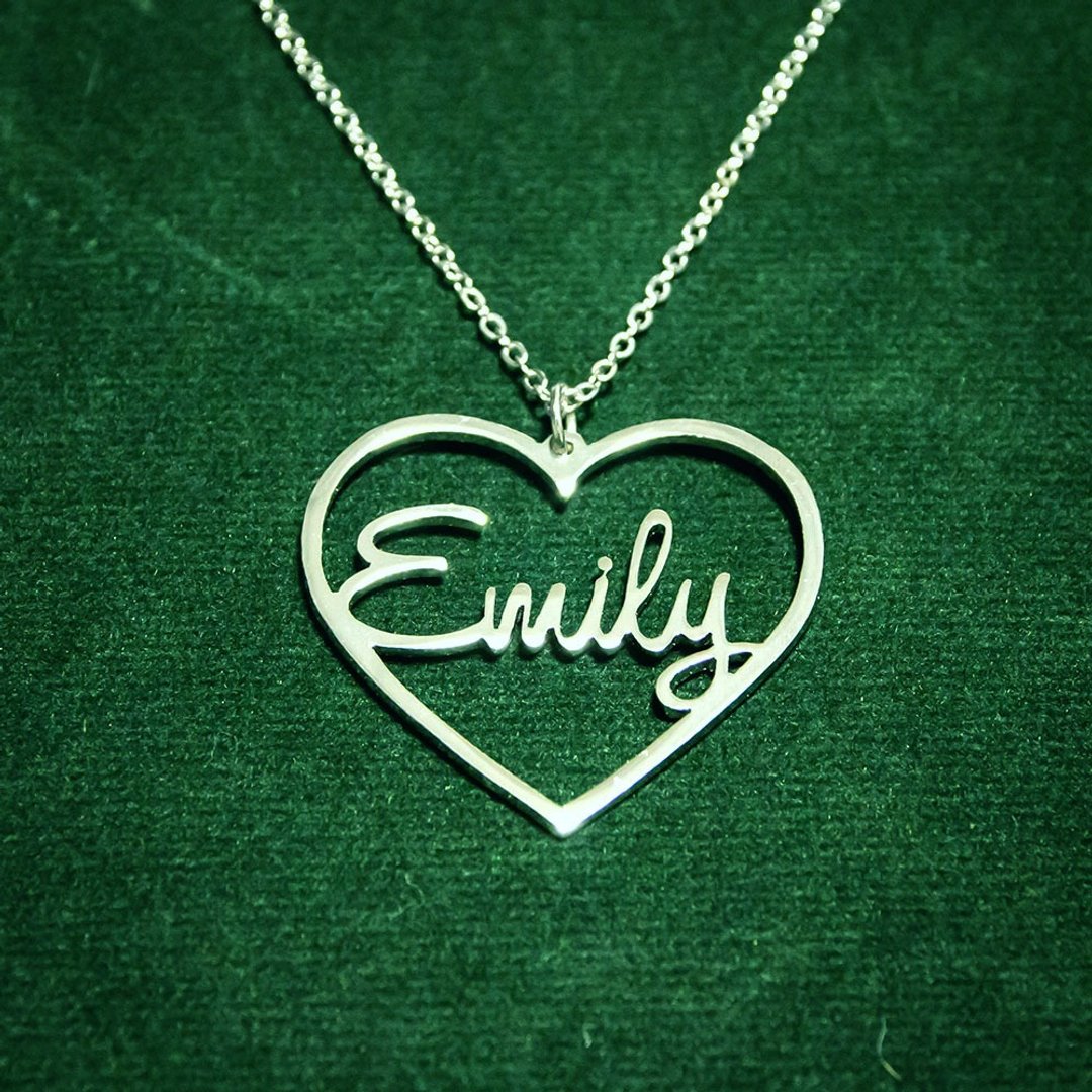 Custom name necklace in heart shape pendant silver plate - 项链 - 铜/黄铜 银色