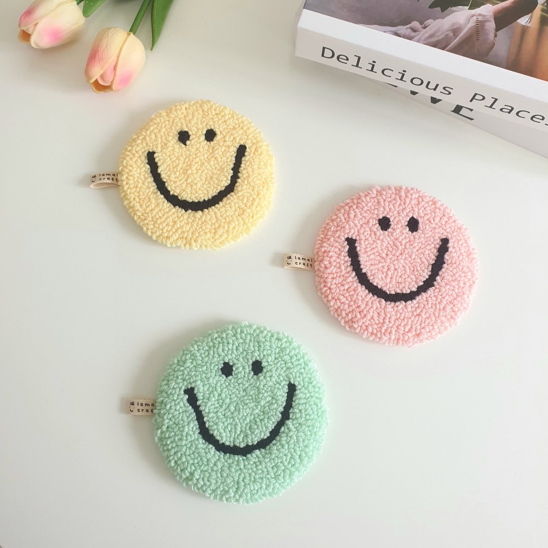 Ready to ship! Smiley Face Punch Needle Coaster - 杯垫 - 绣线 多色