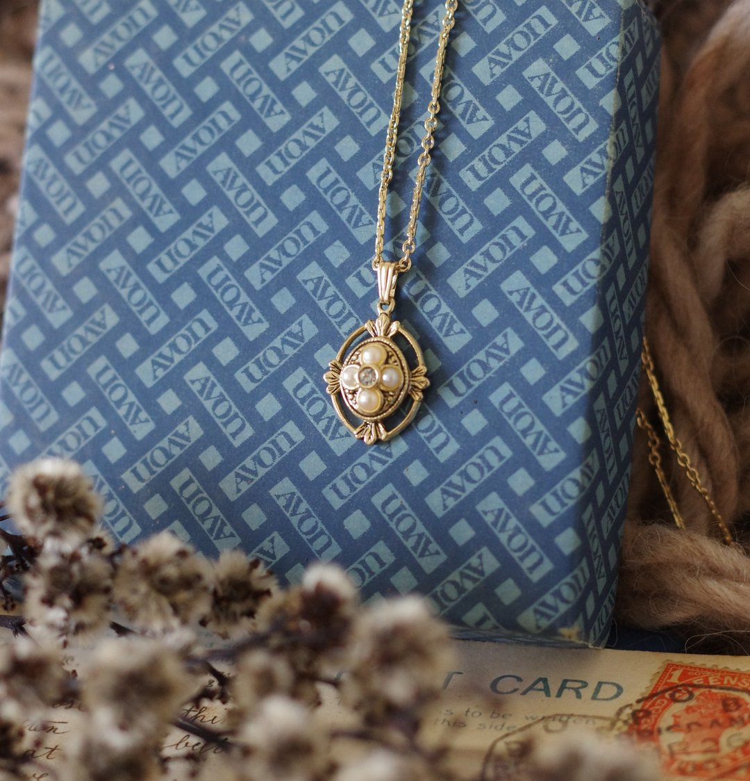 -古董Avon 1983 Victorian Delicate 金色维多利亚雕花珍珠项链 - 项链 - 其他金属 金色