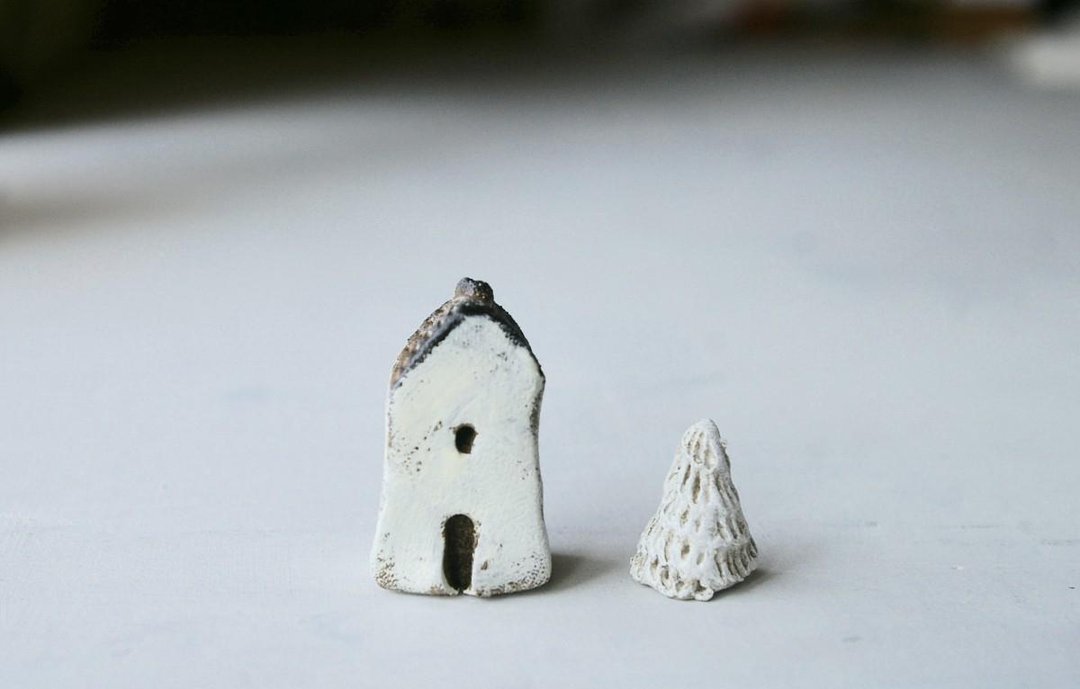 Small house of the chimney of tea roof (with fir tree) - 其他 - 其他材质 白色