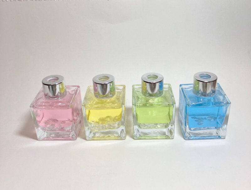 波纹水晶的时尚彩色瓶，色彩吸引力，心理学 - 其他 - 其他材质 多色