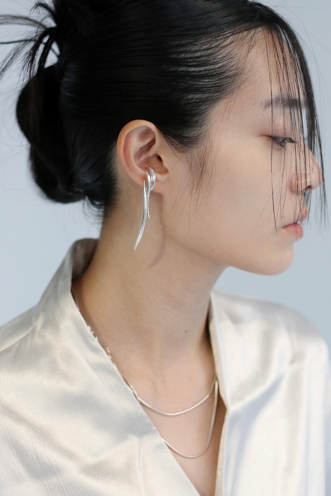 Long Cascading Stream Ear Cuff 涌流耳骨夹长版 - 耳环/耳夹 - 纯银 银色