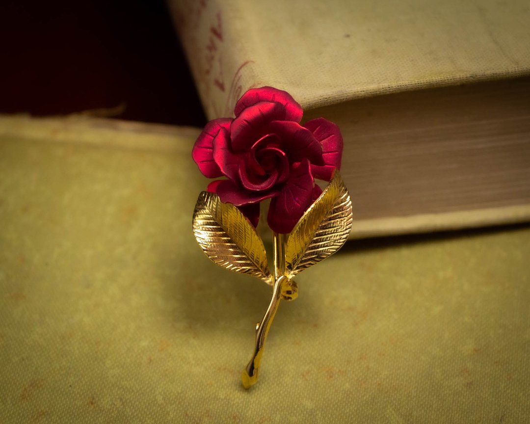 美国 Cerrito 品牌古董 Symbol of Love 系列立体红玫瑰 镀金胸针 - 胸针 - 其他金属 红色