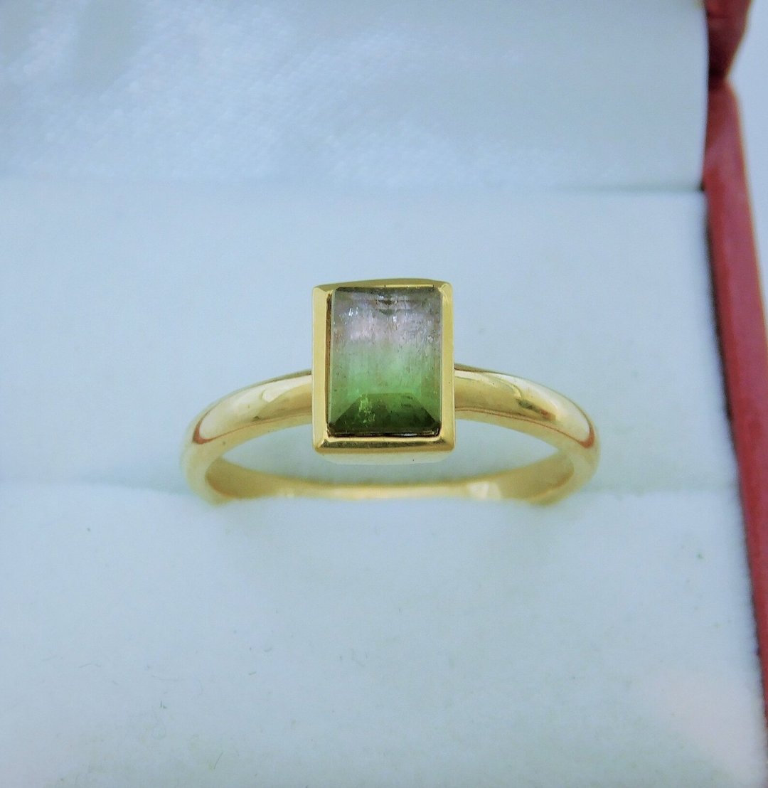 14K 铂金戒指，镶嵌 AAA 级西瓜碧玺，重 0.75 克拉，尺寸 7x5 毫米 - 戒指 - 宝石 绿色
