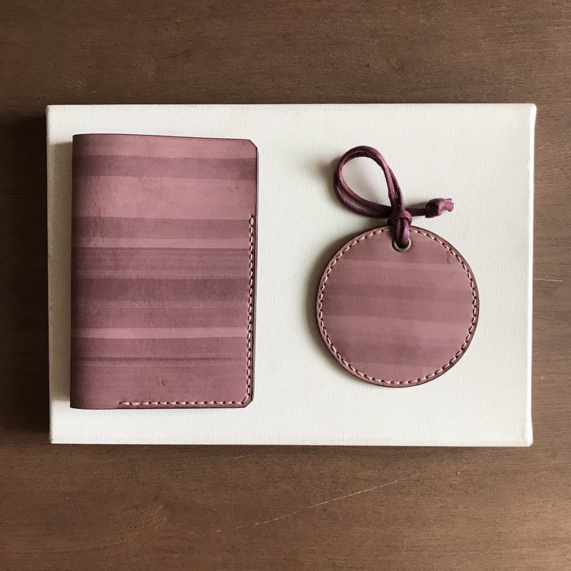 Goody Bag -旅行套组护照套+圆形行李牌│木莓│ - 护照夹/护照套 - 真皮 红色