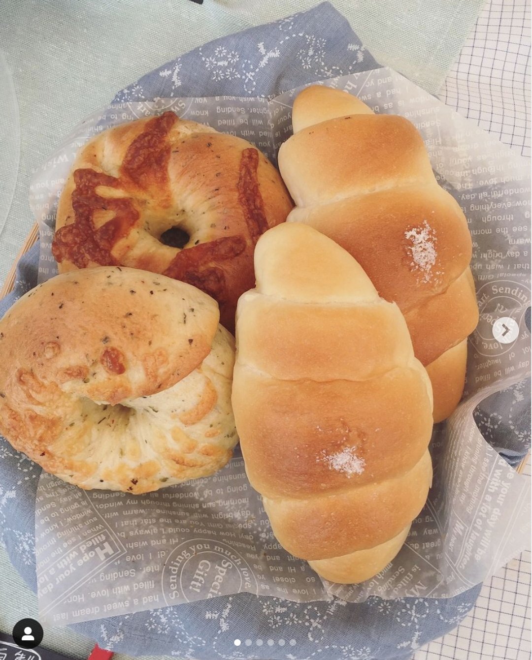 【ㄉㄧㄢˇㄉㄧㄢ】海盐奶油卷与综合口味贝果 - 面包/吐司 - 新鲜食材 橘色