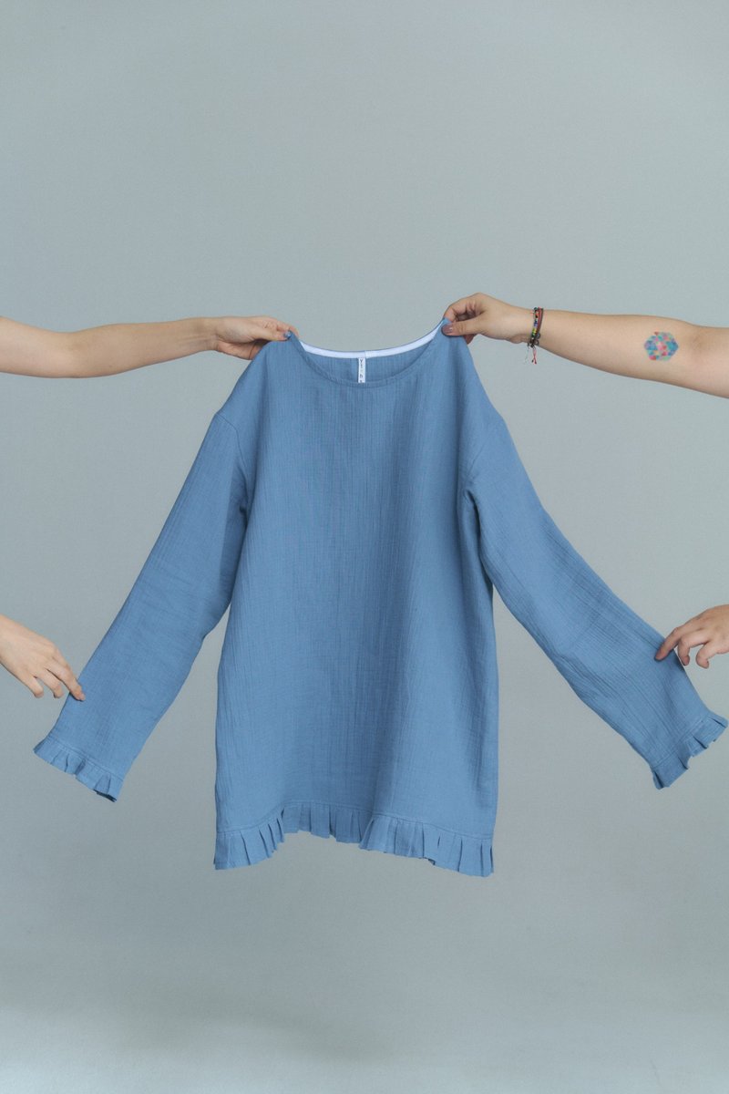 袖口跟衣摆都有花边的内搭上衣 - 女装上衣 - 棉．麻 