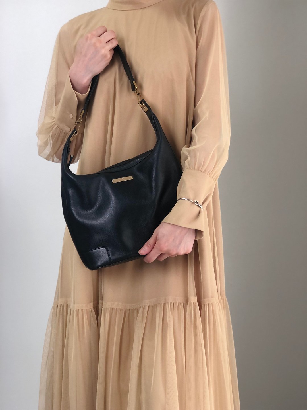 【日本直送 名牌中古包】GUCCI 古驰 侧背包 黑色 品牌标志 压克力饰牌 皮革 亮片 复古 古董 mahiw3 - 侧背包/斜挎包 - 真皮 黑色
