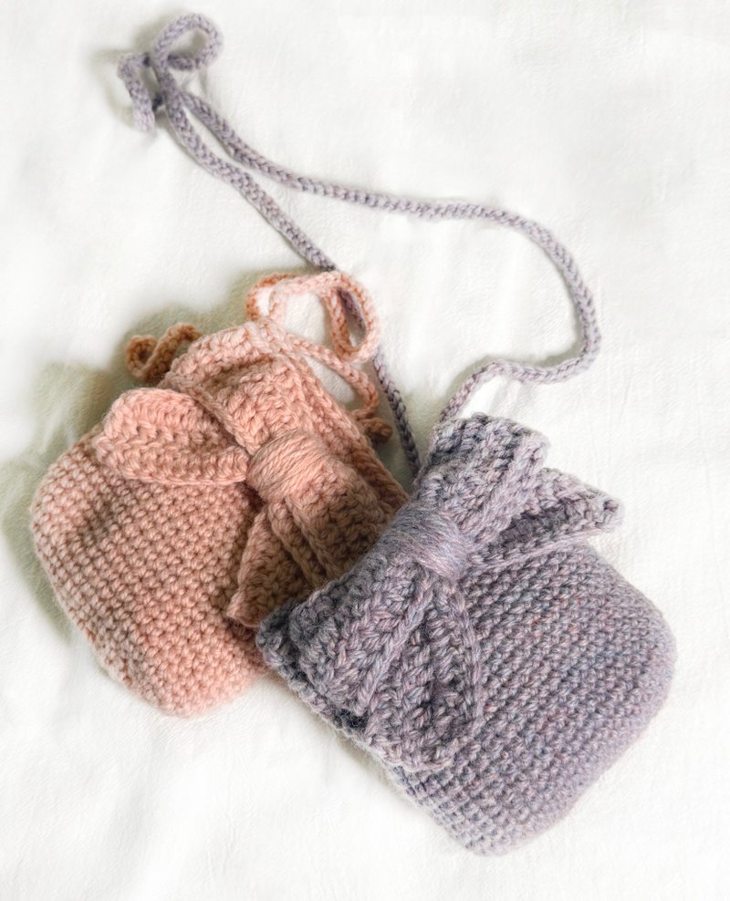 【可客制】 粗羊毛线编织大蝴蝶结斜背包 编织包 小手袋 - 侧背包/斜挎包 - 羊毛 多色