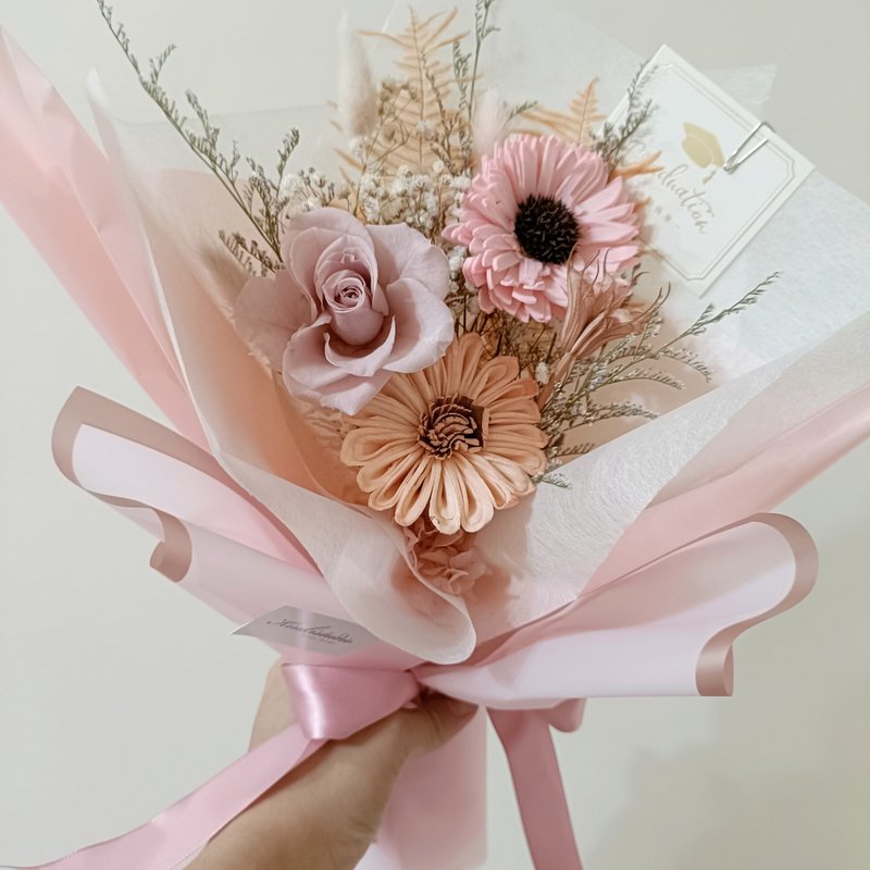 毕业花束礼物 永生康乃馨玫瑰花束 情人节生日企业赠品课程七夕情 - 干燥花/捧花 - 其他材质 多色