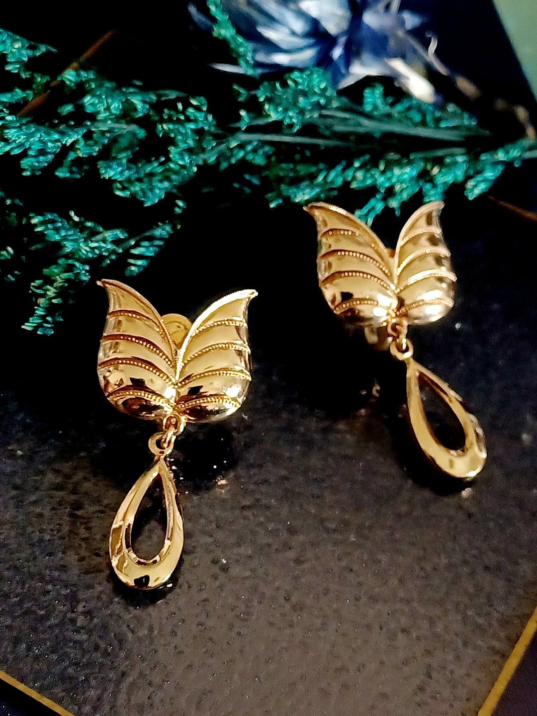 vintage jewelry  典雅金色猫咪垂坠 夹式耳环 - 耳环/耳夹 - 其他金属 