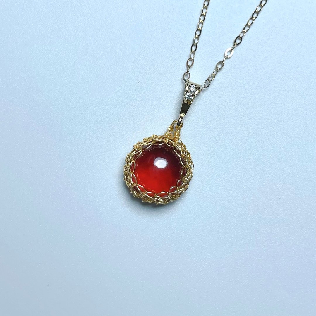 圓形天然石榴石吊墜 一月誕生石紅石榴項鍊 手工蕾絲鈎編鑲石特色 - 项链 - 半宝石 