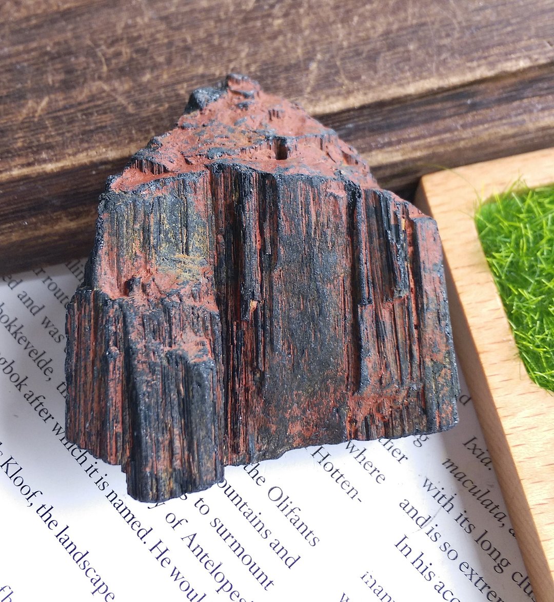 Tourmaline 马达加斯加 电气石 黑碧玺 带红泥 天然矿石 原矿 - 摆饰 - 其他材质 
