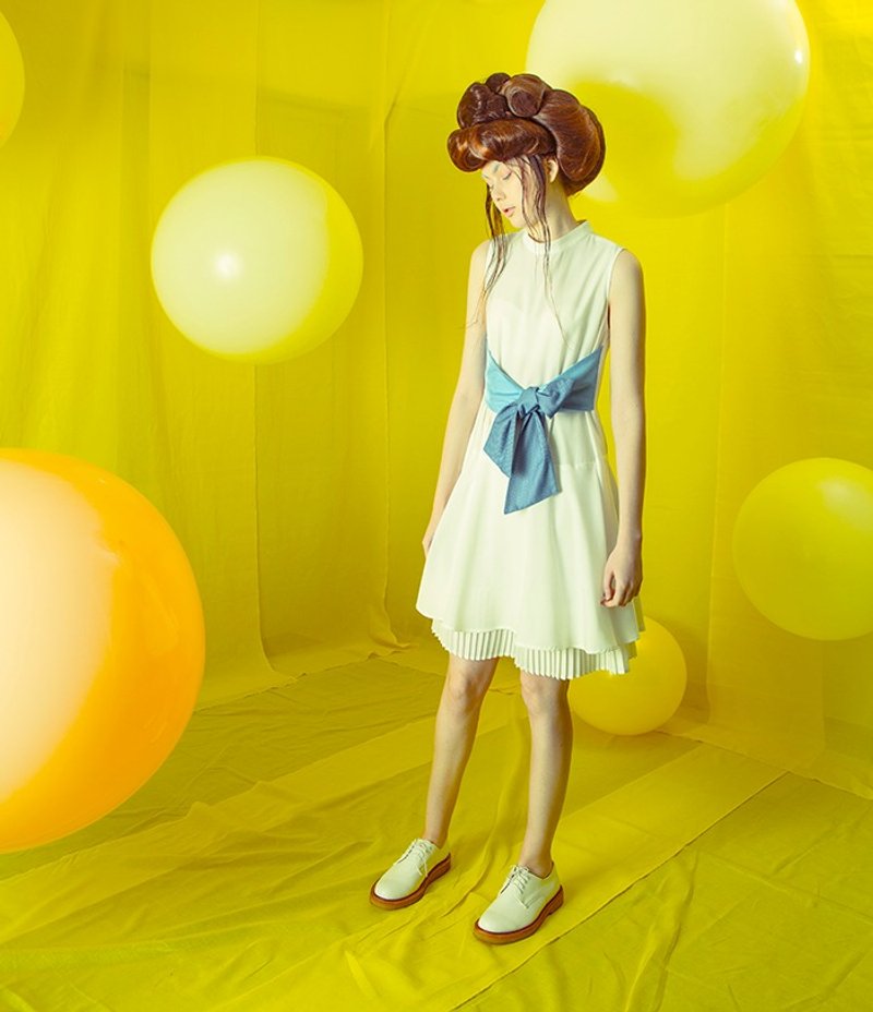 Envol Avec Ning 中卷绑带双层白洋装 - 洋装/连衣裙 - 其他材质 白色