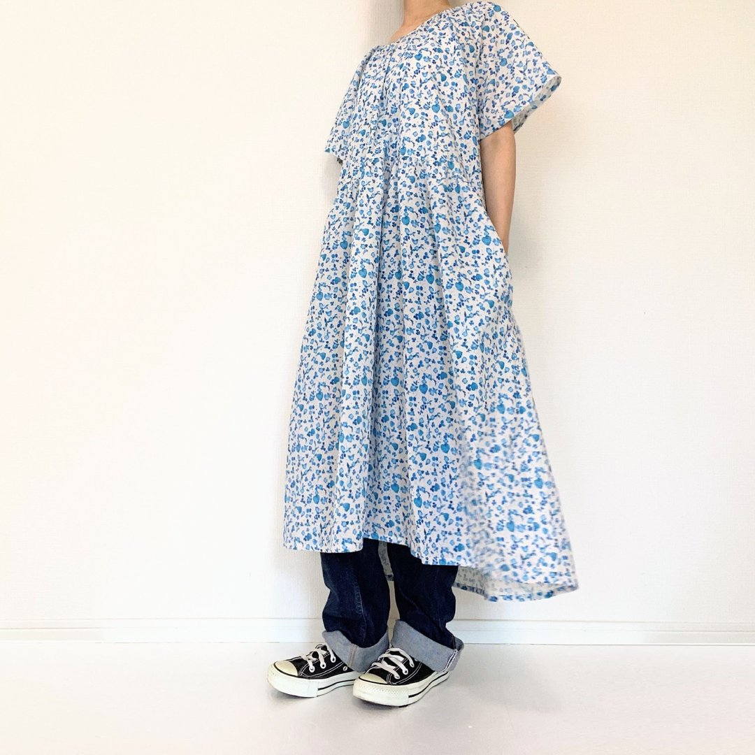 蓝色的花　洋装连身裙  棉麻　有口袋 花卉　Ayano Ichiyanagi - 洋装/连衣裙 - 棉．麻 蓝色
