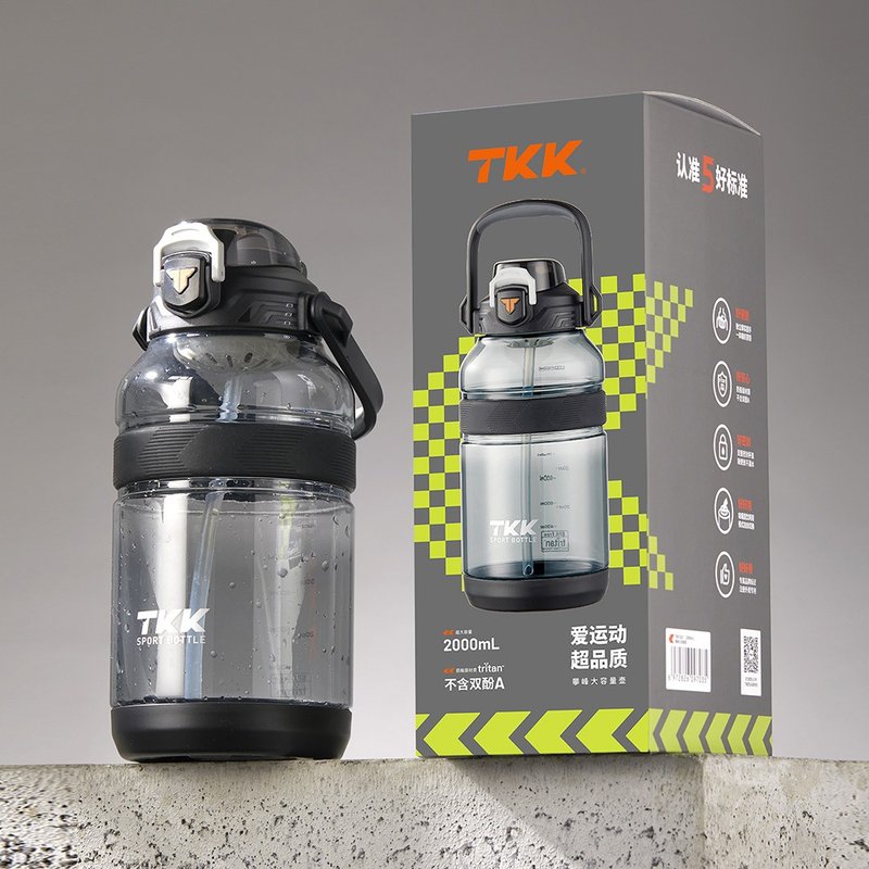 【TKK】美国进口Tritan户外攀峰 手提+背带运动水壶2000ML-火山黑 - 水瓶/水壶 - 其他材质 黑色