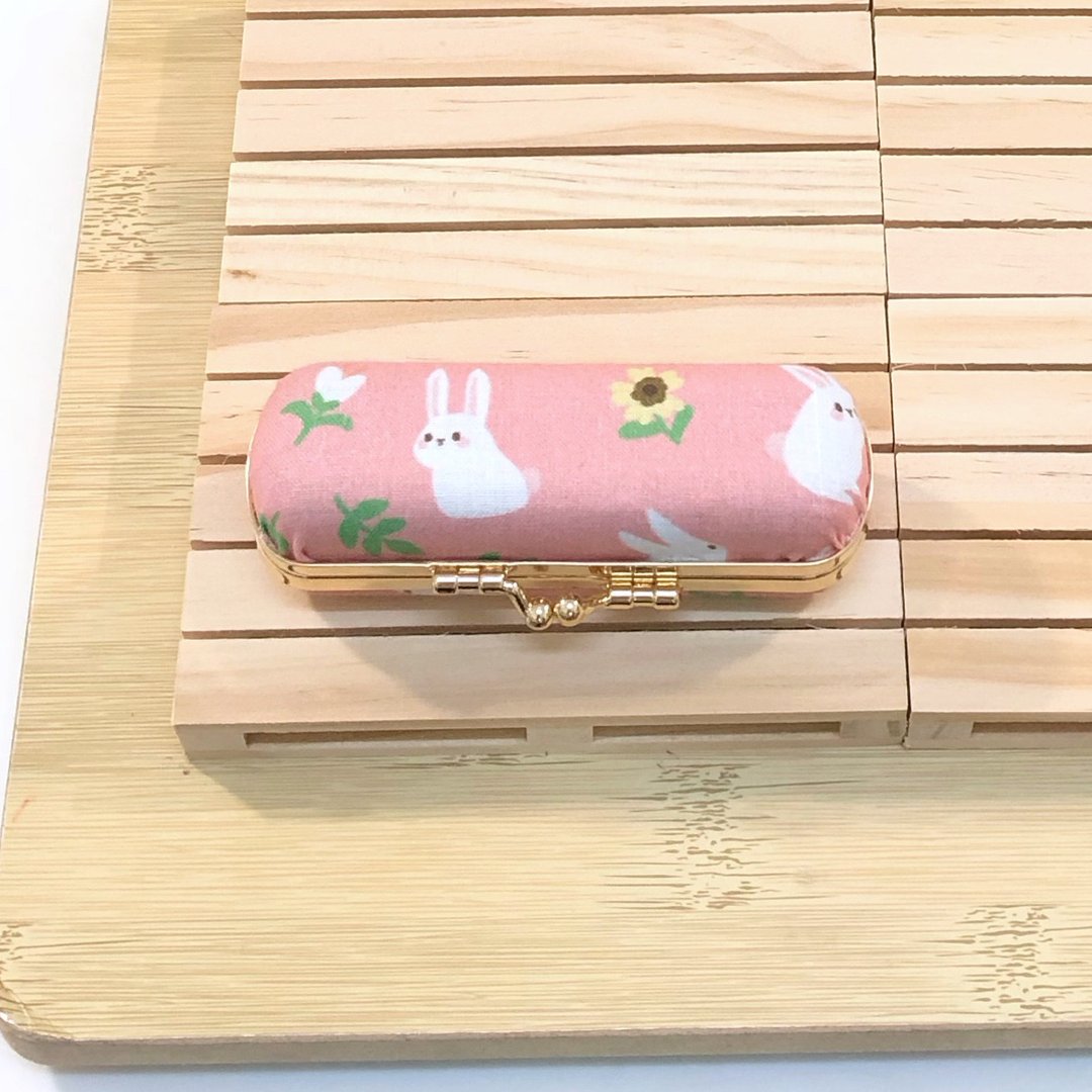 小白兔与小花.粉色/韩国印花棉布.印章盒.耳机盒.口红盒.口金收纳 - 印章/印台 - 棉 粉红色
